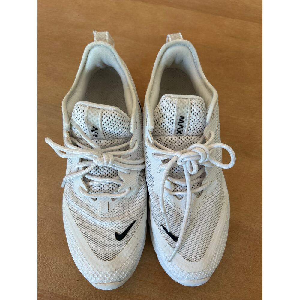 Nike Airmax Women’s 6.5 white and black